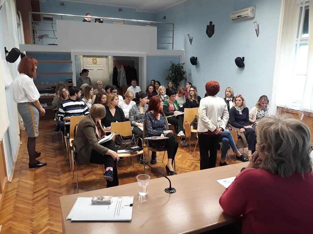 “Postupanje profesionalaca/ki u radu sa ženama iz marginalizovanih grupa sa iskustvom nasilja i zaštita žena žrtava specifičnih oblika nasilja” – Zrenjanin — naslovna