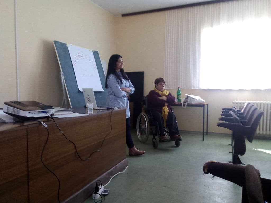 “Postupanje profesionalaca/ki u radu sa ženama iz marginalizovanih grupa sa iskustvom nasilja i zaštita žena žrtava specifičnih oblika nasilja” – Bečej — naslovna