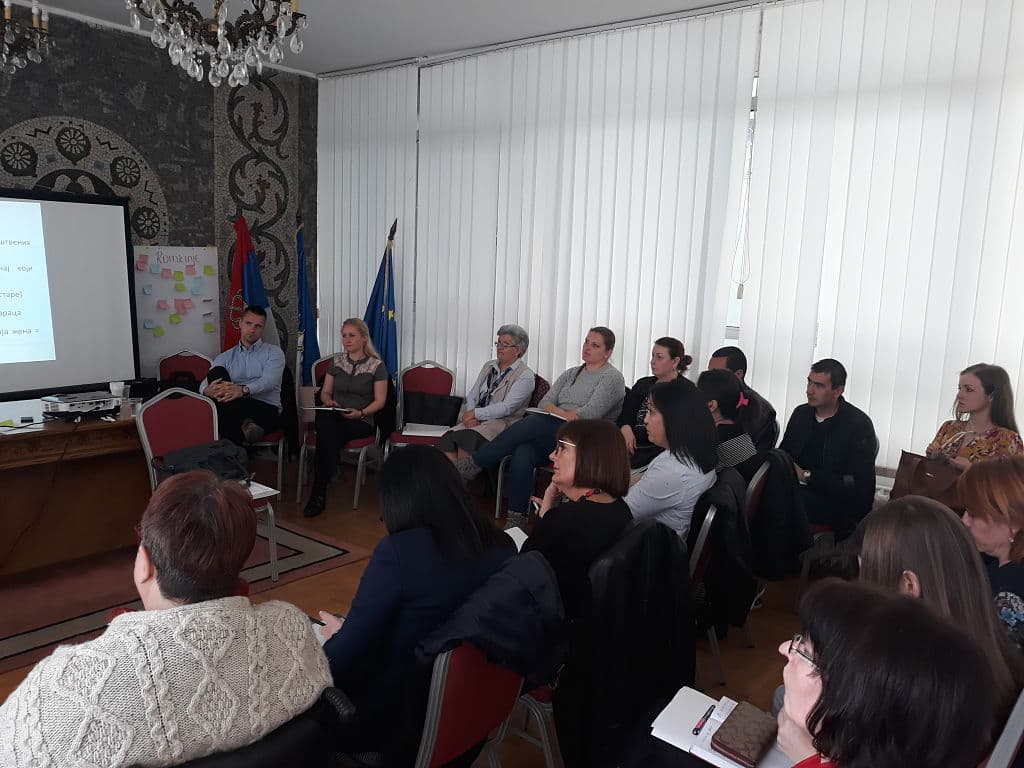 “Postupanje profesionalaca/ki u radu sa ženama iz marginalizovanih grupa sa iskustvom nasilja i zaštita žena žrtava specifičnih oblika nasilja” – Stara Pazova — naslovna
